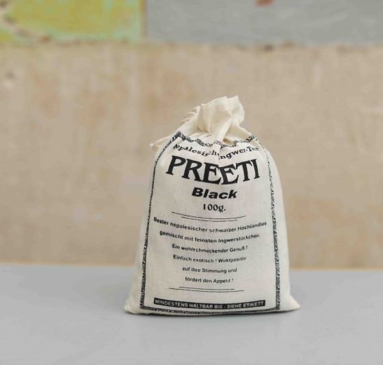 preeti black tee aus nepal