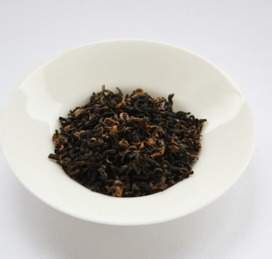 golden schwarzer tee aus nepal